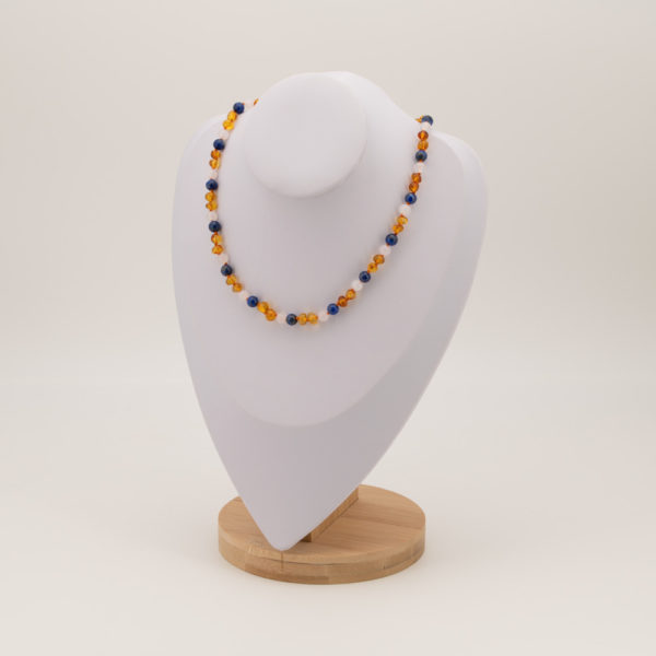 Collier Ambre et Lapis Femme Buste